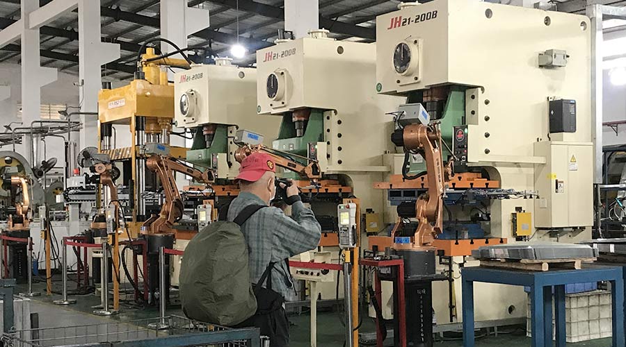 江門市攝影協(xié)會蒞臨金環(huán)電器拍攝交流  用鏡頭見證實力！