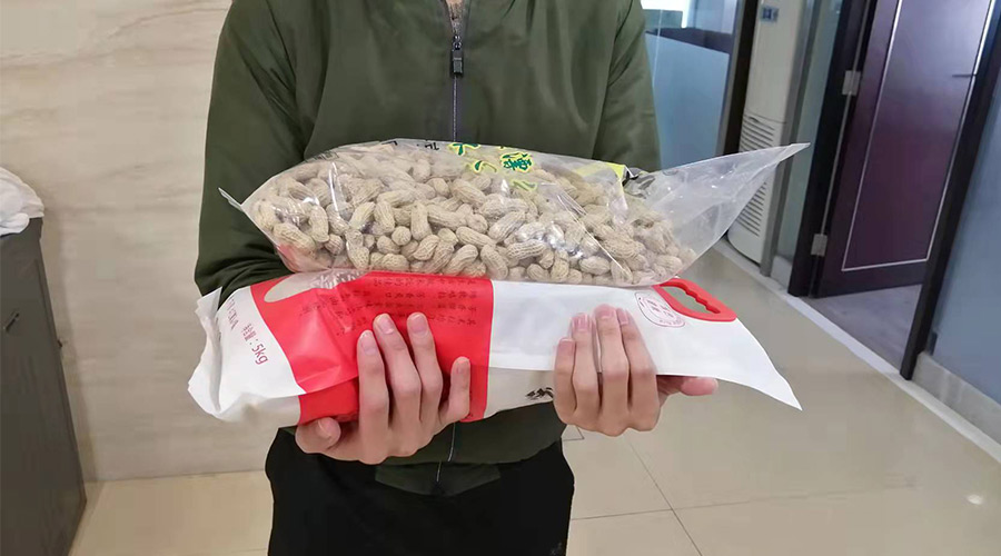 新春關(guān)懷 禮滿情暖！金環(huán)電器給員工發(fā)年貨